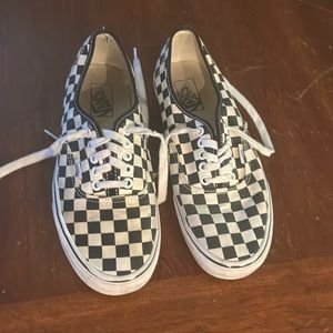 LACE UP CHECKERED VANS SIZE 9 (Used but in decent condition)